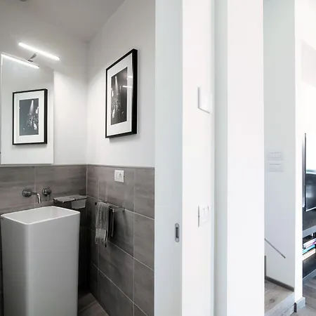 The Rock - By Myhomeincomo Villa *