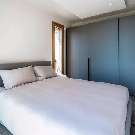 The Rock - By Myhomeincomo Villa