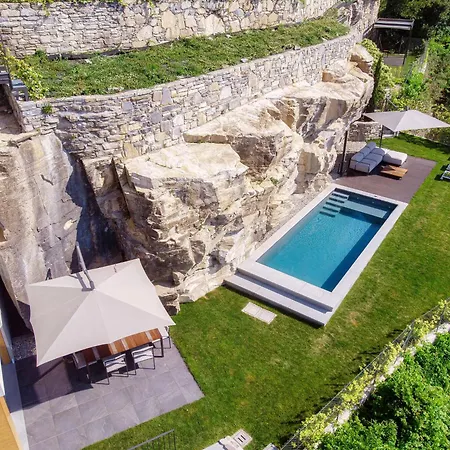 The Rock - By Myhomeincomo *