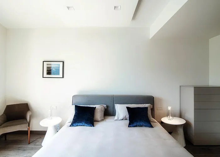 The Rock - By Myhomeincomo *