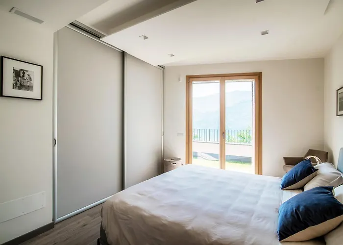 The Rock - By Myhomeincomo * Carate Urio