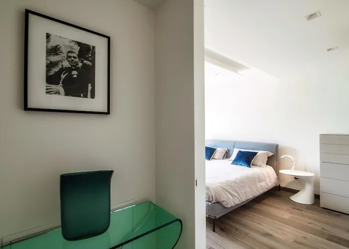 ヴィラ The Rock - By Myhomeincomo Carate Urio