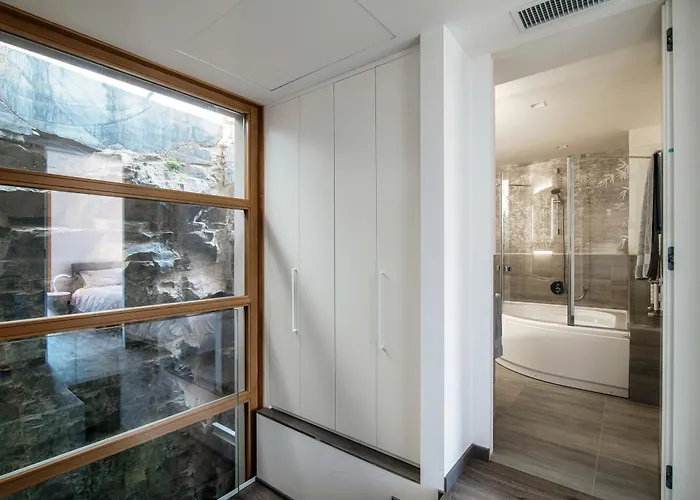 ヴィラ The Rock - By Myhomeincomo Carate Urio