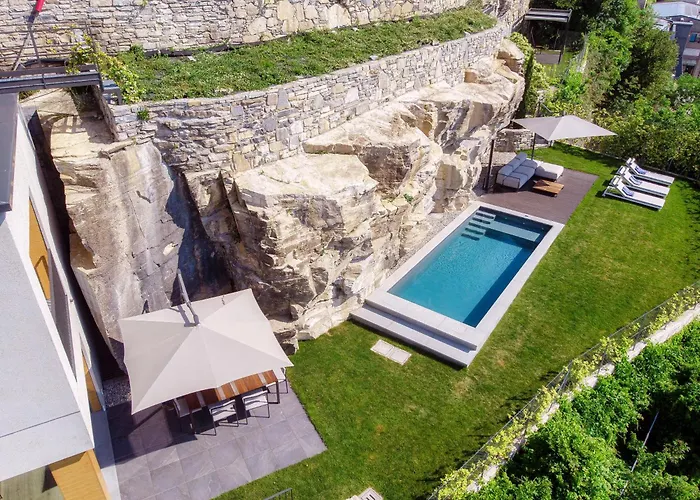 The Rock - By Myhomeincomo *