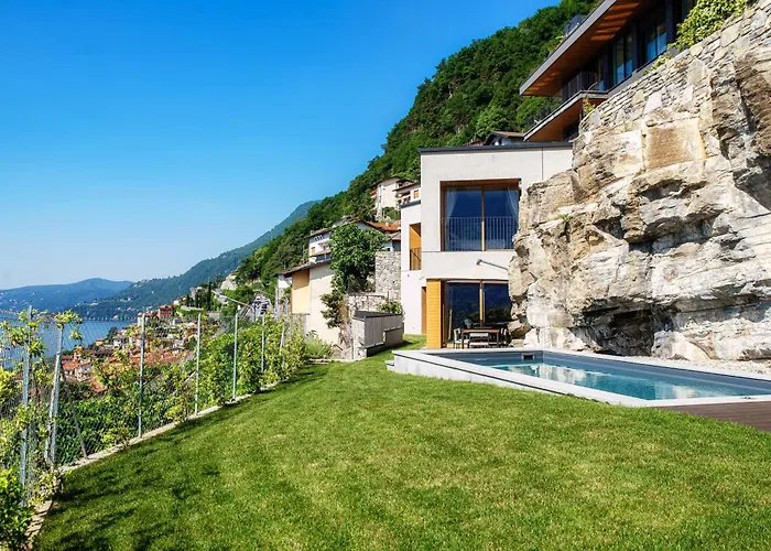 The Rock - By Myhomeincomo Villa