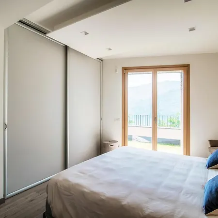 The Rock - By Myhomeincomo * Carate Urio