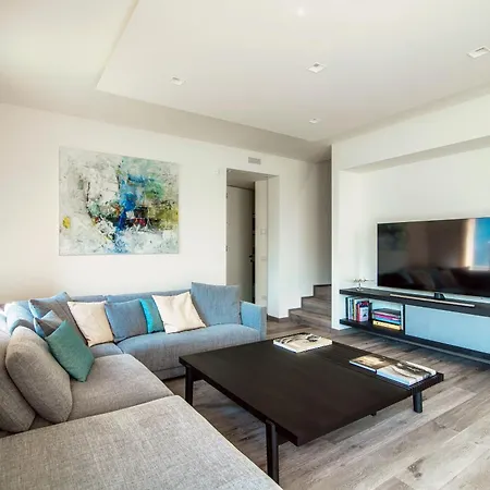 The Rock - By Myhomeincomo فيلة Carate Urio